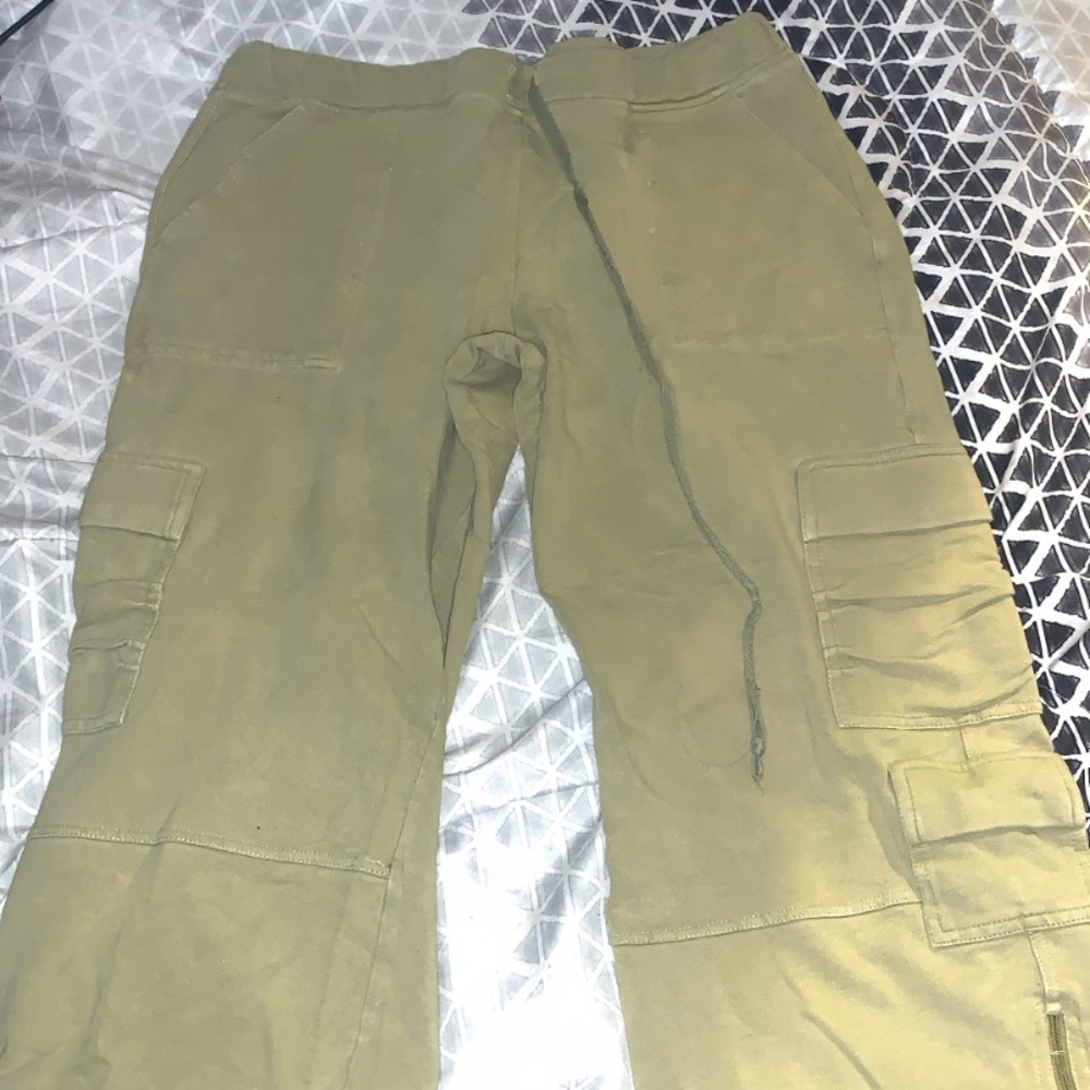 Green capri pants